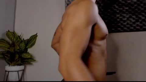 Thomas Eliott   independent model online show from 01-18-25, 11:11