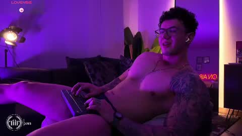 Snapshot of thomas_falcon1 chatting on 07-18-26, 02:49 Thomas Falcon online show from 07-18-26, 02:49
