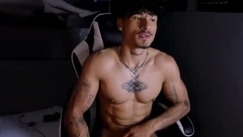 Snapshot of thomas_fit1 chatting on 04-18-26, 06:06 Thomas 3 JUST STAY AND BE MY LAST LOVE online show from 04-18-26, 06:06