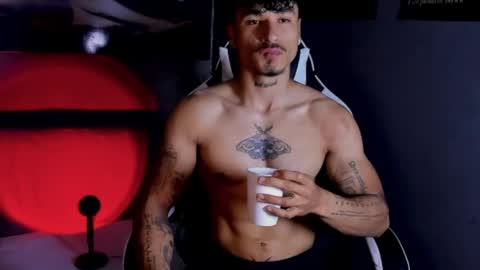 Snapshot of thomas_fit1 chatting on 05-05-26, 02:41 Thomas 3 JUST STAY AND BE MY LAST LOVE online show from 05-05-26, 02:41
