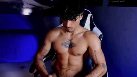 Snapshot of thomas_fit1 chatting on 05-08-26, 03:45 Thomas 3 JUST STAY AND BE MY LAST LOVE online show from 05-08-26, 03:45