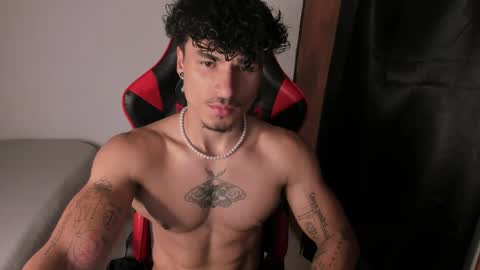 Snapshot of thomas_fit1 chatting on 06-01-26, 01:40 Thomas 3 JUST STAY AND BE MY LAST LOVE online show from 06-01-26, 01:40