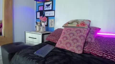 Snapshot of thomas_may4rs chatting on 01-17-25, 08:24 ---Thomas--- online show from 01-17-25, 08:24