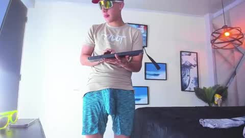 Snapshot of thomas_may4rs chatting on 02-19-25, 10:23 ---Thomas--- online show from 02-19-25, 10:23