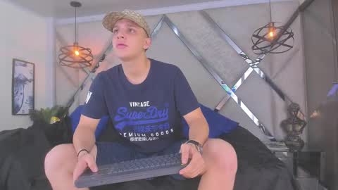 Snapshot of thomas_may4rs chatting on 02-24-25, 07:22 ---Thomas--- online show from 02-24-25, 07:22