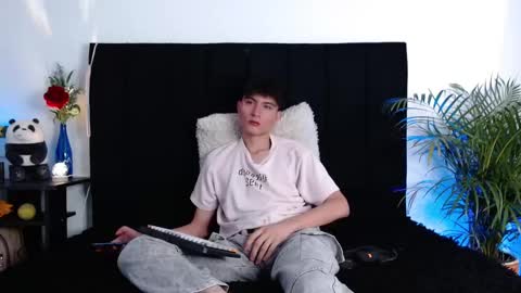 thomasbennett  online show from 10-25-25, 12:45