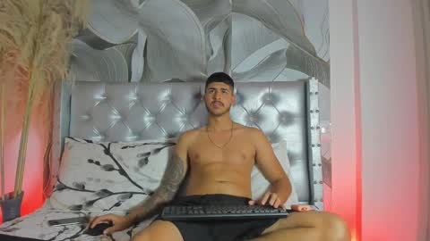 Snapshot of thomasblaze chatting on 09-19-25, 07:14 thomas online show from 09-19-25, 07:14