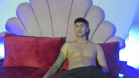 Snapshot of thomasblaze chatting on 09-25-25, 10:08 thomas online show from 09-25-25, 10:08