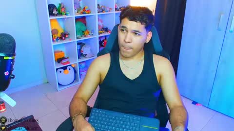 Snapshot of thomascollins__ chatting on 03-11-25, 07:58 Thomas online show from 03-11-25, 07:58