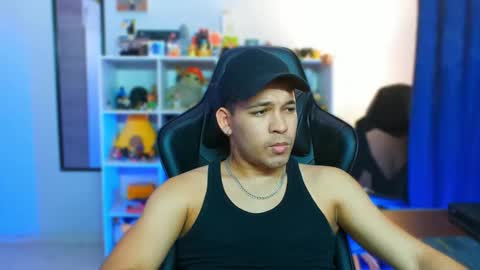 Snapshot of thomascollins__ chatting on 09-10-25, 07:30 Thomas online show from 09-10-25, 07:30