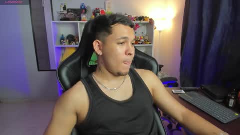 Snapshot of thomascollins__ chatting on 09-23-25, 07:11 Thomas online show from 09-23-25, 07:11