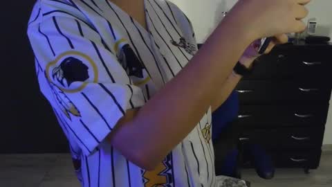 Snapshot of thomascooper_cams chatting on 01-08-25, 02:57 VALERIA online show from 01-08-25, 02:57