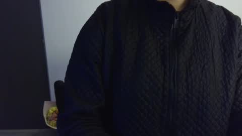 Snapshot of thomascooper_cams chatting on 01-18-25, 02:47 VALERIA online show from 01-18-25, 02:47