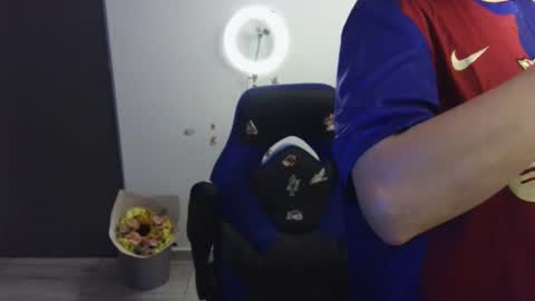 Snapshot of thomascooper_cams chatting on 01-19-25, 01:21 VALERIA online show from 01-19-25, 01:21
