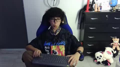 Snapshot of thomascooper_cams chatting on 04-19-26, 08:11 VALERIA online show from 04-19-26, 08:11