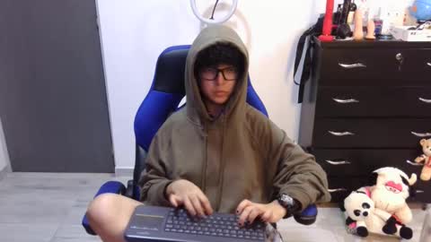 Snapshot of thomascooper_cams chatting on 04-21-26, 09:39 VALERIA online show from 04-21-26, 09:39