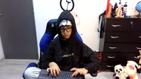Snapshot of thomascooper_cams chatting on 06-15-26, 07:16 VALERIA online show from 06-15-26, 07:16