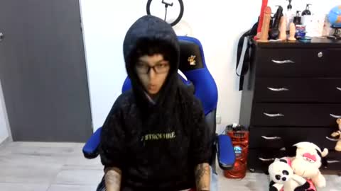 Snapshot of thomascooper_cams chatting on 06-18-26, 08:02 VALERIA online show from 06-18-26, 08:02