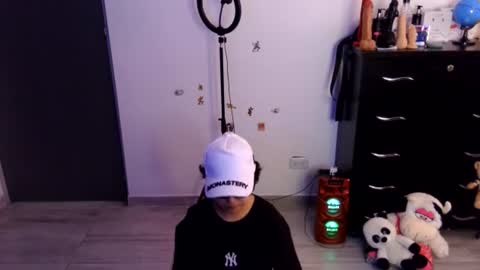Snapshot of thomascooper_cams chatting on 07-06-26, 08:11 VALERIA online show from 07-06-26, 08:11