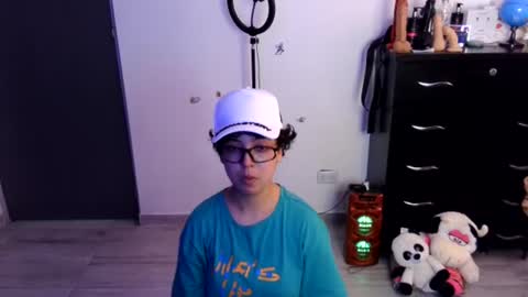 Snapshot of thomascooper_cams chatting on 07-08-26, 10:14 VALERIA online show from 07-08-26, 10:14
