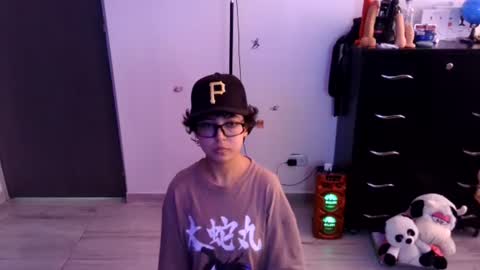 Snapshot of thomascooper_cams chatting on 07-16-26, 08:48 VALERIA online show from 07-16-26, 08:48