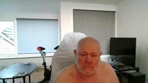 Snapshot of thomash32 chatting on 09-09-25, 04:45 thomash32 online show from 09-09-25, 04:45