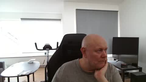 Snapshot of thomash32 chatting on 09-21-25, 11:56 thomash32 online show from 09-21-25, 11:56