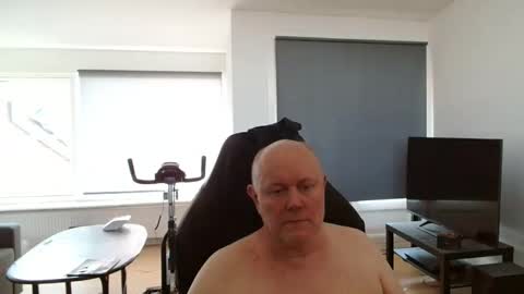 Snapshot of thomash32 chatting on 10-02-25, 12:34 thomash32 online show from 10-02-25, 12:34
