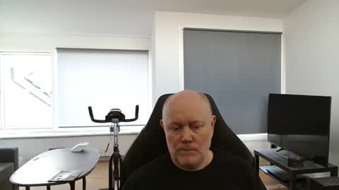 Snapshot of thomash32 chatting on 10-06-25, 10:02 thomash32 online show from 10-06-25, 10:02