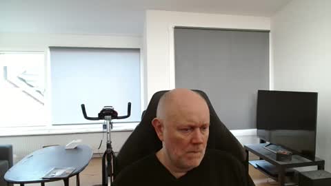 Snapshot of thomash32 chatting on 10-10-25, 08:35 thomash32 online show from 10-10-25, 08:35