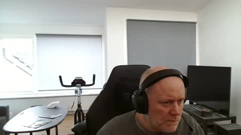 Snapshot of thomash32 chatting on 10-11-25, 08:57 thomash32 online show from 10-11-25, 08:57