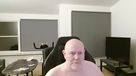 Snapshot of thomash32 chatting on 10-11-25, 11:14 thomash32 online show from 10-11-25, 11:14