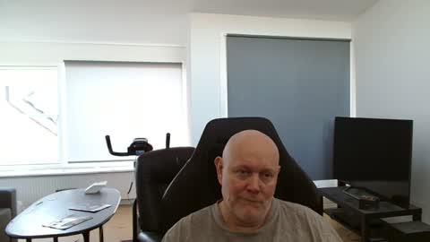 Snapshot of thomash32 chatting on 10-12-25, 11:20 thomash32 online show from 10-12-25, 11:20