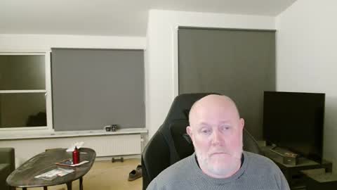 thomash32 online show from 10-24-25, 07:10