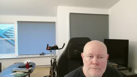 thomash32 online show from 11-09-25, 06:44