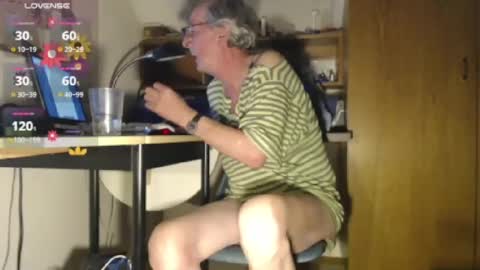 Snapshot of thomasleiber chatting on 01-10-25, 06:17 Thomas online show from 01-10-25, 06:17