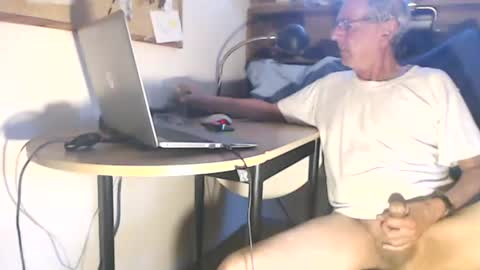 Snapshot of thomasleiber chatting on 06-27-26, 03:55 Thomas online show from 06-27-26, 03:55