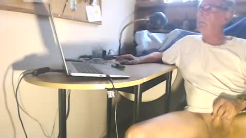 Snapshot of thomasleiber chatting on 06-28-26, 12:22 Thomas online show from 06-28-26, 12:22