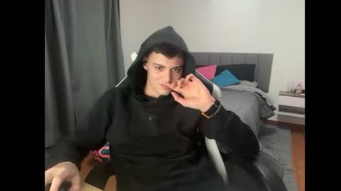 Snapshot of thomassex0 chatting on 06-13-26, 01:47 Thomas online show from 06-13-26, 01:47
