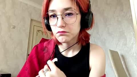 Snapshot of thomasvicknair chatting on 11-27-25, 11:01 Lina online show from 11-27-25, 11:01