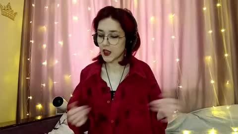 Lina online show from 12-22-25, 07:27