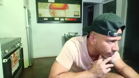 Snapshot of thommerxxx chatting on 05-26-26, 04:25 Thom online show from 05-26-26, 04:25