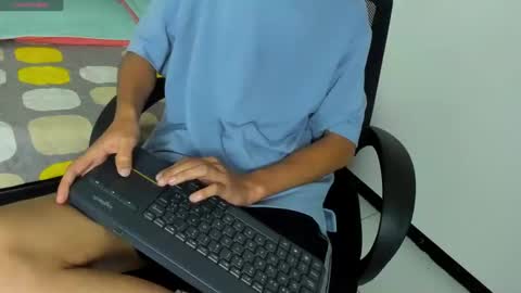 Snapshot of thommy_comp chatting on 02-27-25, 07:44 thommy comp online show from 02-27-25, 07:44