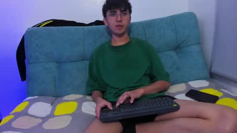 Snapshot of thommy_comp chatting on 03-08-25, 04:56 thommy comp online show from 03-08-25, 04:56