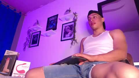 Snapshot of thomsevery_ chatting on 01-03-25, 03:05 Thoms Every online show from 01-03-25, 03:05