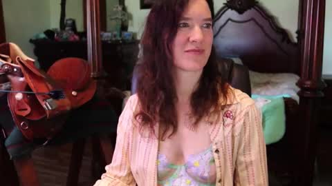 ThornburyRose online show from 03-12-26, 07:09