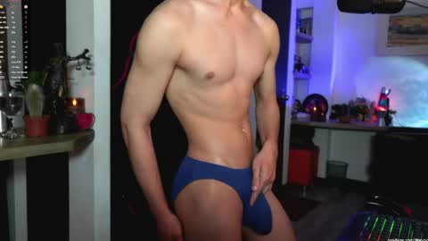 Snapshot of thoroughbredxx chatting on 04-30-26, 04:46 L e a n d e r 25OFF ON MY OF online show from 04-30-26, 04:46