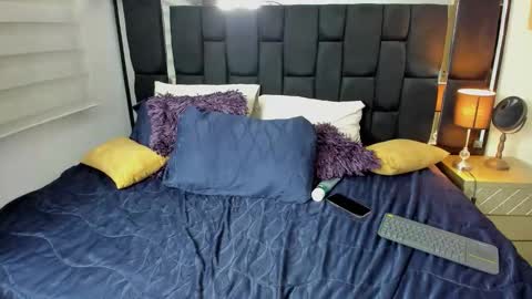 Snapshot of thriana_moon chatting on 05-18-26, 04:29 thriana online show from 05-18-26, 04:29