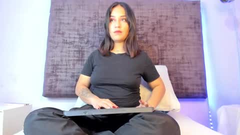 Snapshot of thyra_coral chatting on 04-08-26, 03:50 thyra coral online show from 04-08-26, 03:50