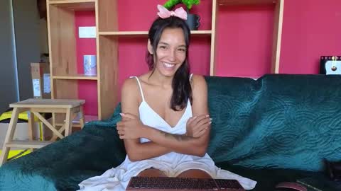 Snapshot of tia_j chatting on 09-21-25, 11:45 tia_j online show from 09-21-25, 11:45